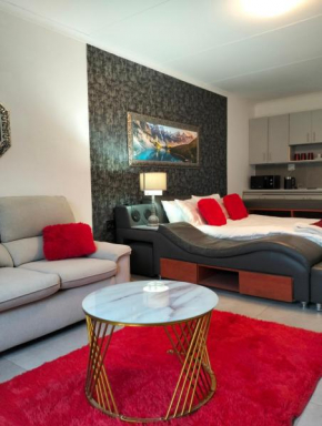 Rest Inn C Guesthouse - 10min from OR Tambo Airport
